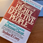 Book cover of The 7 Habits of Highly Effective People by Stephen R. Covey showing the classic personal development bestseller